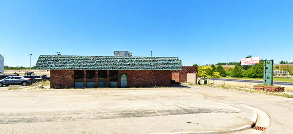Big Boy Restaurants (Elias Brothers, Elias Bros) - Mackinaw City - 404 S Nicolet Ave (newer photo)
